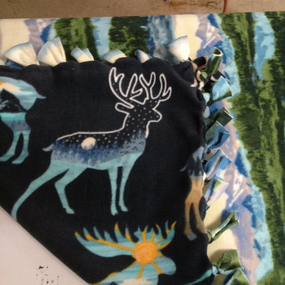 Mountain Theme anti-pill fleece tie blanket handmade-new